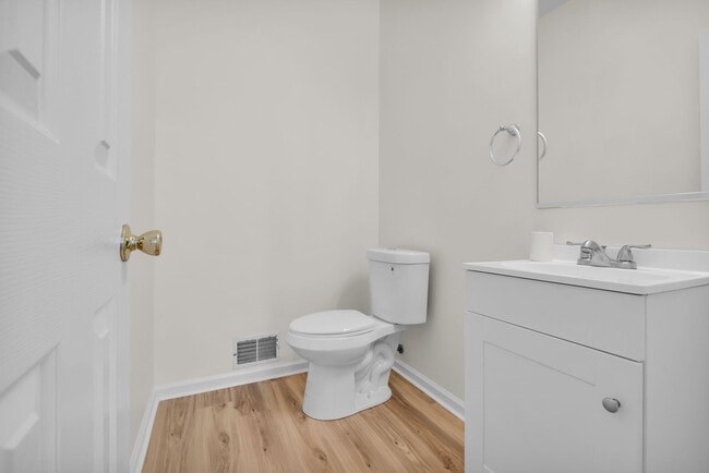 Building Photo - Charming 3BR Northampton Home – Cozy Livin...