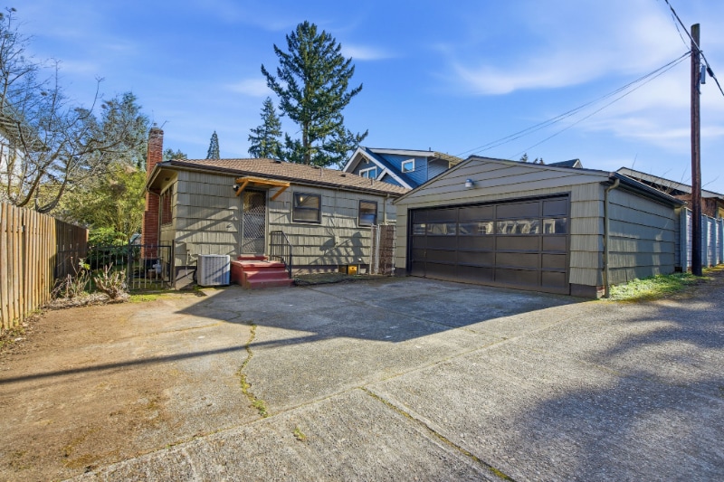 Building Photo - 5845 NE 30th Ave