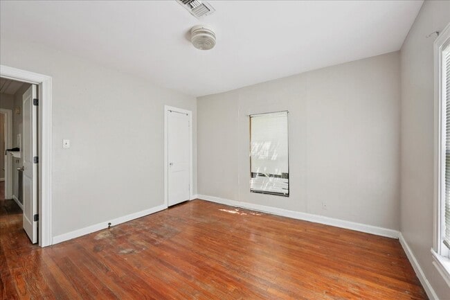 Building Photo - 4020 Ector Ave