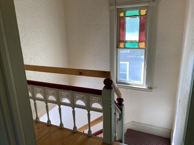 Building Photo - In the Heart of Dinkytown - Amazing 6 bedroom Victorian Rental Home,  Fall 2026!