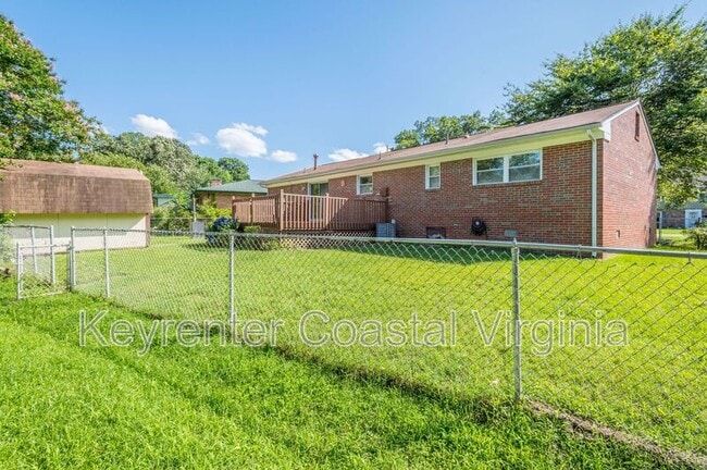 Building Photo - 726 Sunnywood Rd