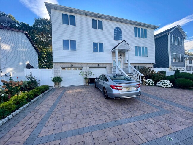 Building Photo - 18 Willow Wood Ct