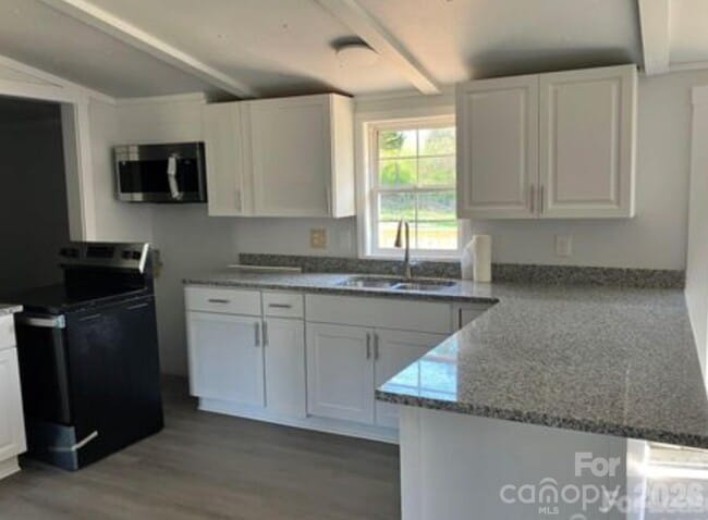 Building Photo - 141 Little Country Ln