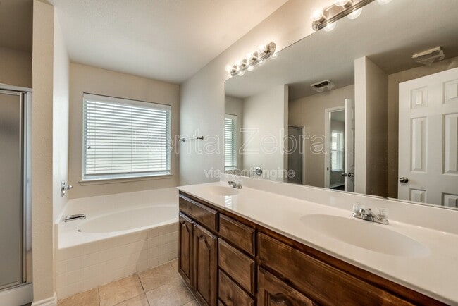 Building Photo - 4216 Summersweet Ln