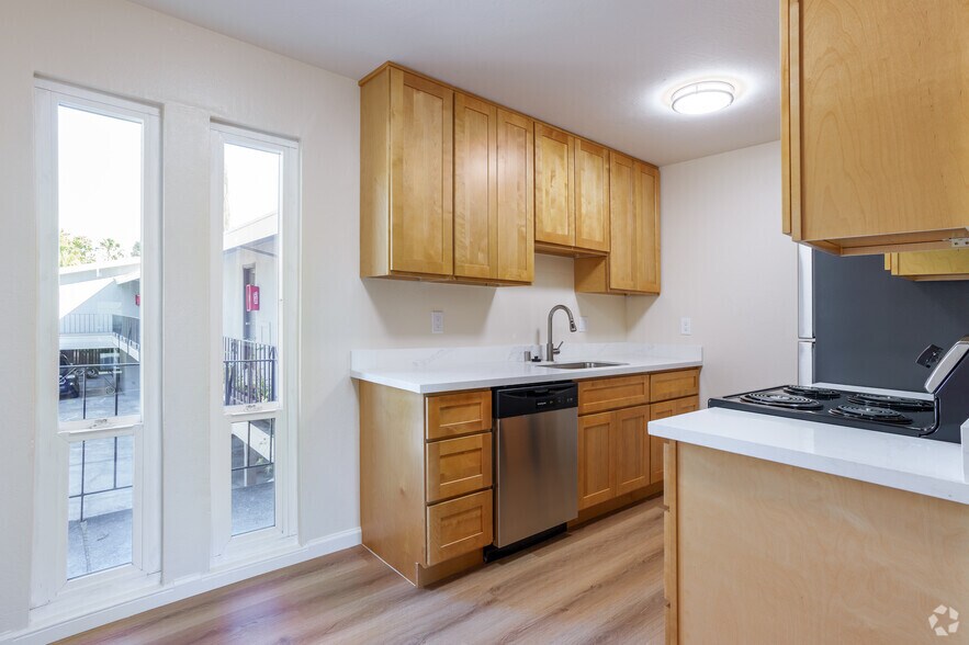 Primary Photo - 2347 Pacheco St