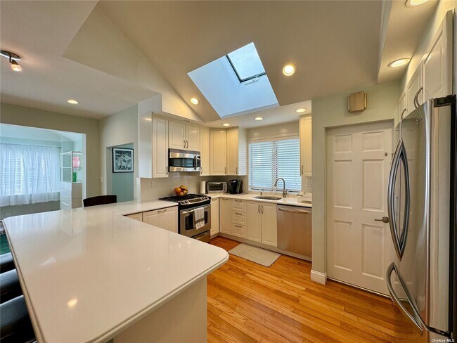 Building Photo - 328 B 147 St