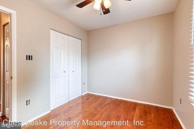Building Photo - 3 br, 2.5 bath House - 1821 Blue Jay Court