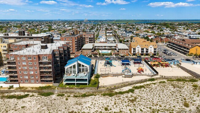 Building Photo - 770 Shore Rd