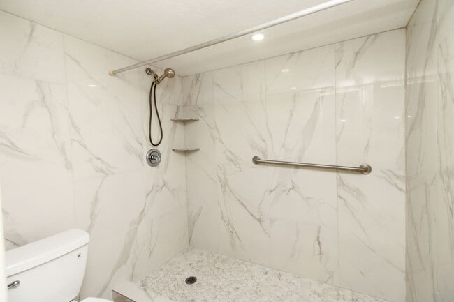 Building Photo - ANNUAL UNFURNISHED ** Wiggins Pass West **...