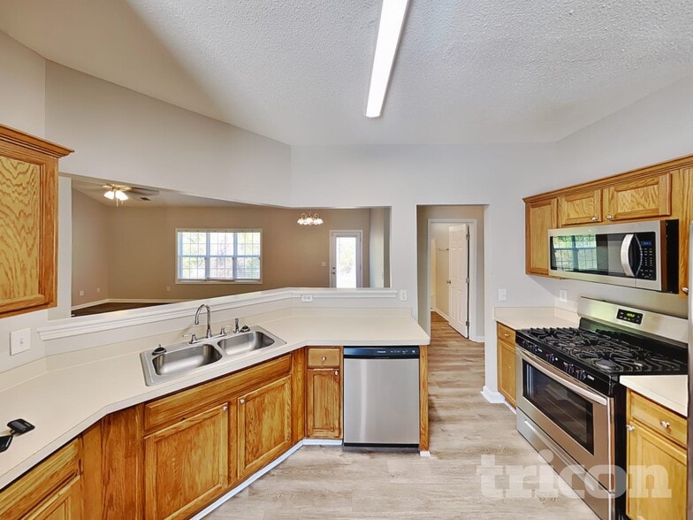 Building Photo - 114 Arbor Chase Pkwy