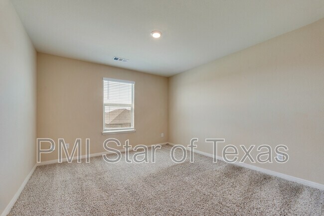 Building Photo - 247 Enchanted Way