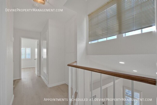 Building Photo - 902 California Privado
