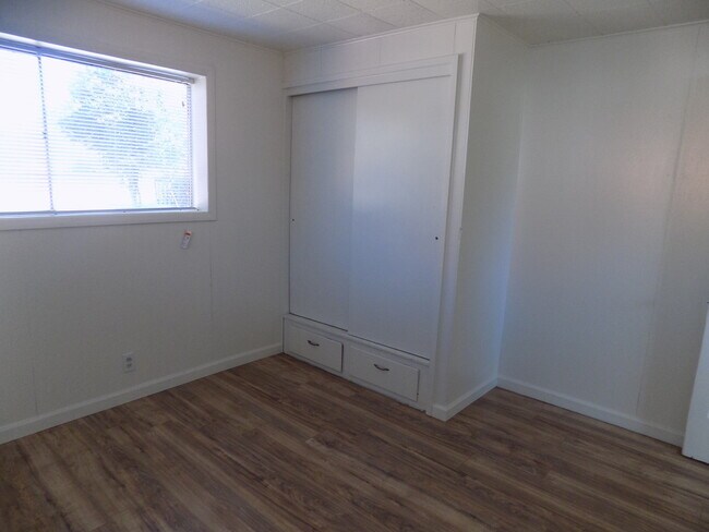 Building Photo - 4501 Thompson Ave