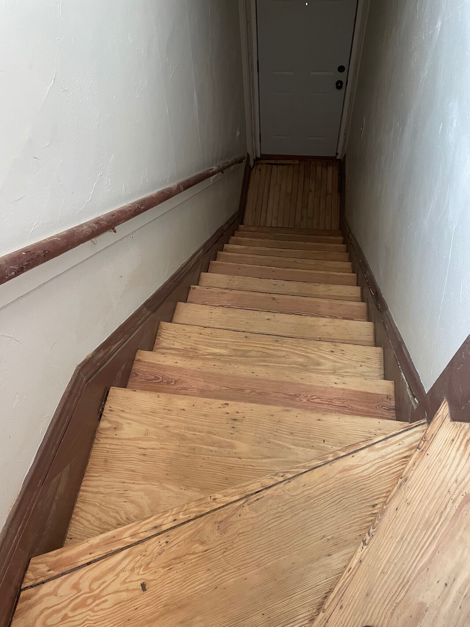 Building Photo - 432 E 7th St