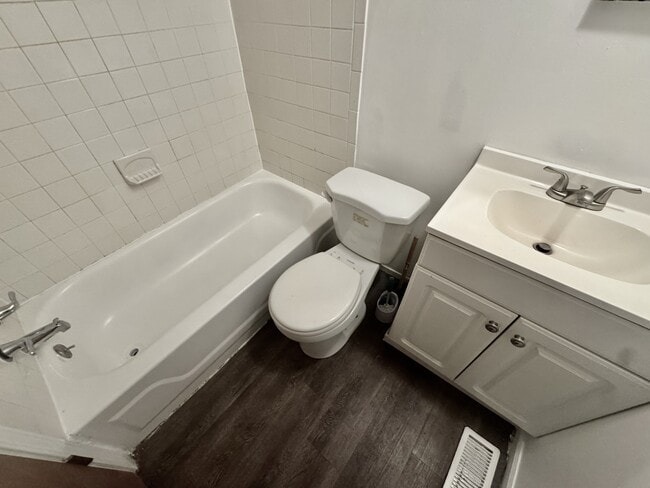 Building Photo - 219 N Prospect Rd