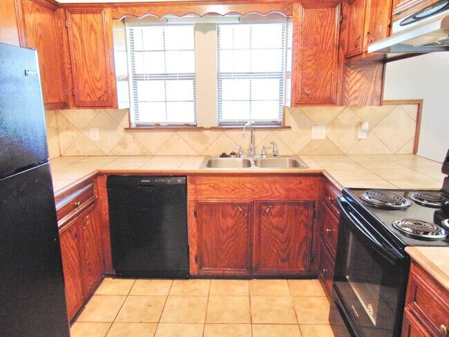 Building Photo - Beautiful Home for Lease!