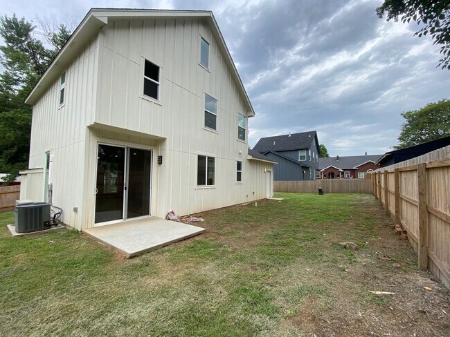 Building Photo - Beautiful home for rent in Coweta!!