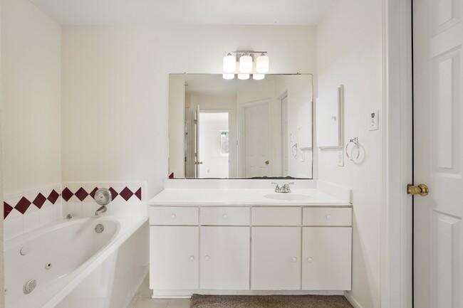 Building Photo - 16342 Blue Rock Springs Dr