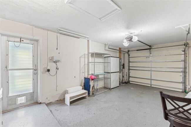 Building Photo - 3059 Hickory Dr