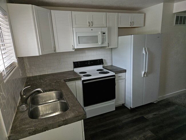 Building Photo - 580 S 470 E