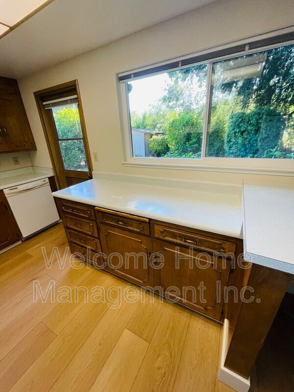 Building Photo - 3945 Euclid Ave