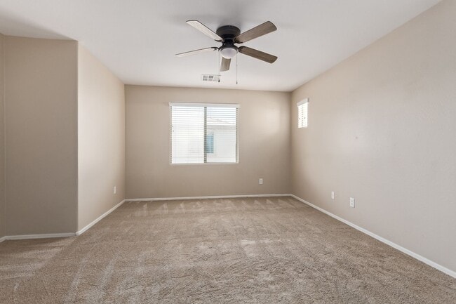 Building Photo - Welcome Home 3B/2BA in Lyons Gate!