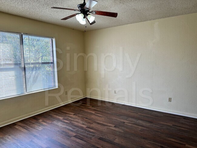 Building Photo - 2811 Granger St