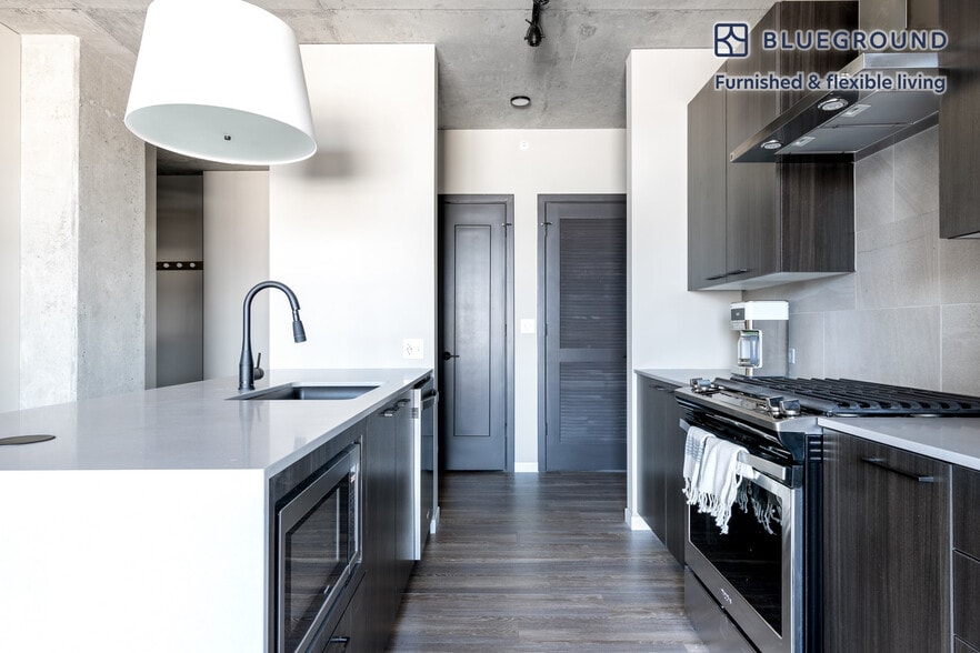 Building Photo - 939 W Washington Blvd