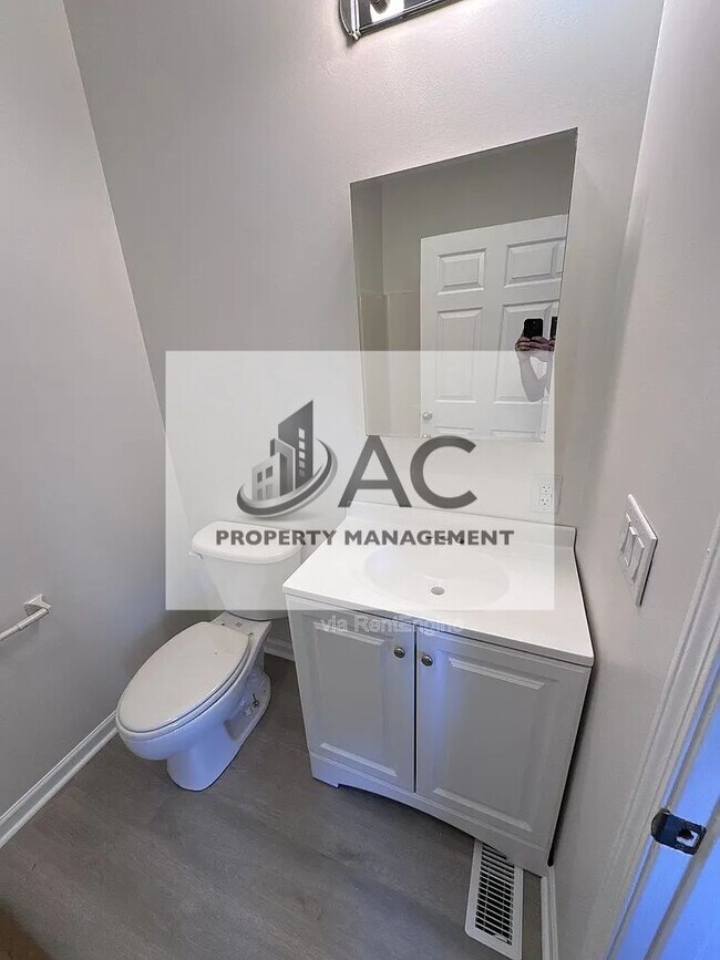 Building Photo - 52 Smith Lake Rd