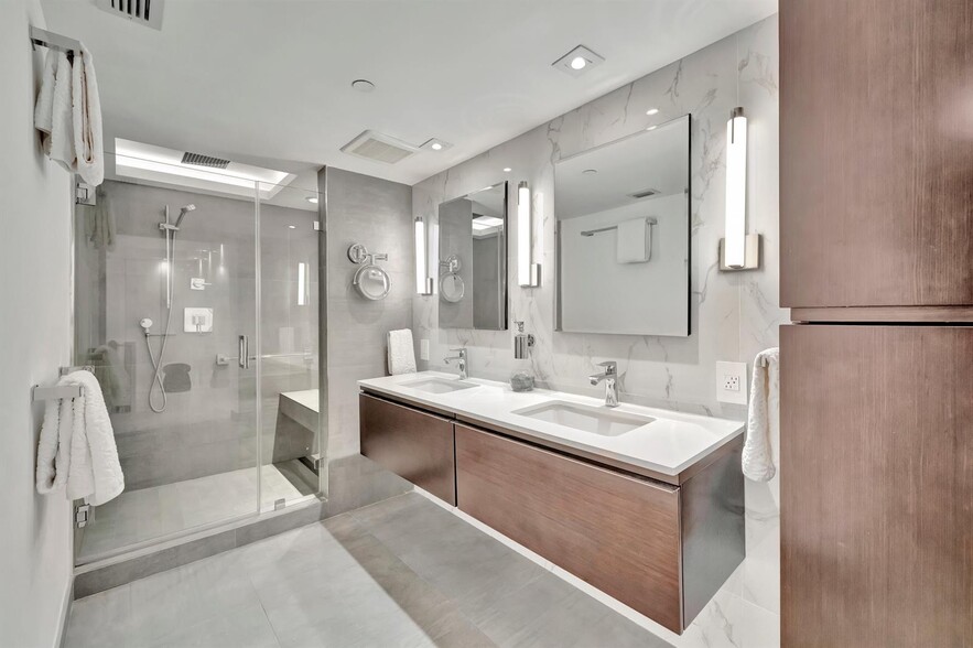 Building Photo - 1201 S Ocean Dr
