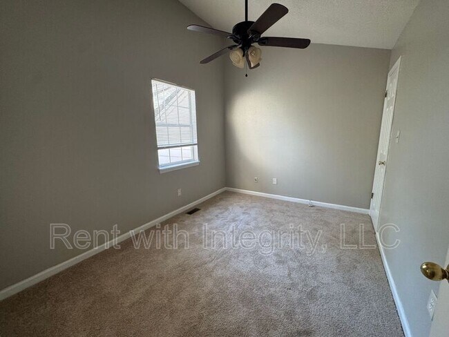 Building Photo - 2365 Parrot Ln