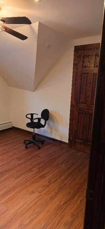 Building Photo - 400 E 7th St