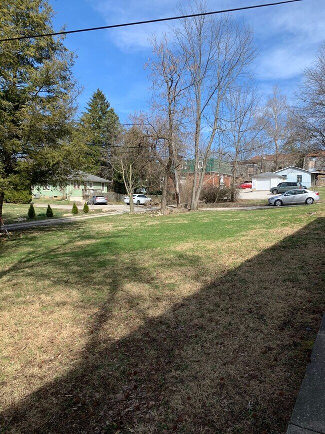 Building Photo - ***AUGUST 2027*** Lower Level 2 bedroom, 2 bath home with large yard (Great for large group!)