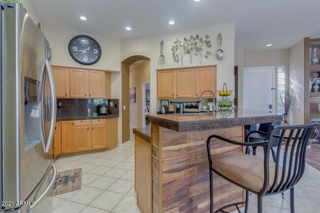 Building Photo - 3922 E Carson Rd