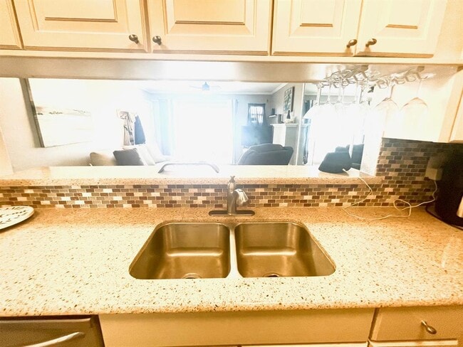 Building Photo - 7312 Seawall Blvd