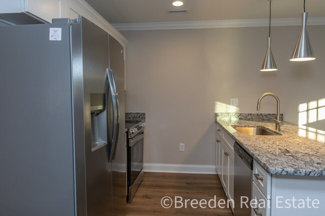 Building Photo - 808 5th Ave SW