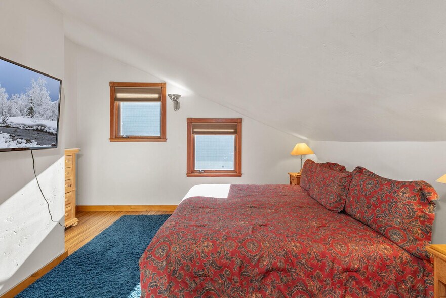 Building Photo - 747 W Pacific Ave