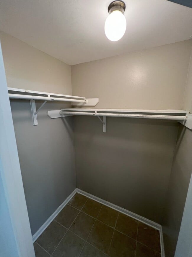 Building Photo - Charming updated 3 bedroom, 2 bath home in...