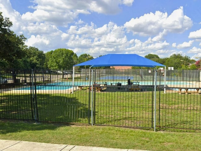 Building Photo - 8858 Roquefort