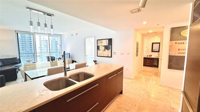 Building Photo - 475 Brickell Ave