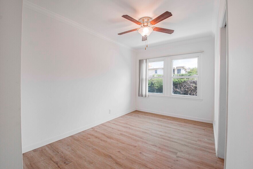 Building Photo - 5867.5 W 88th St