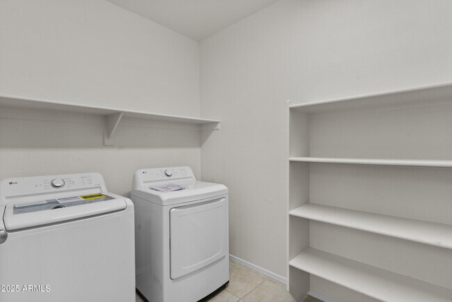 Building Photo - 5904 S 30th Ln