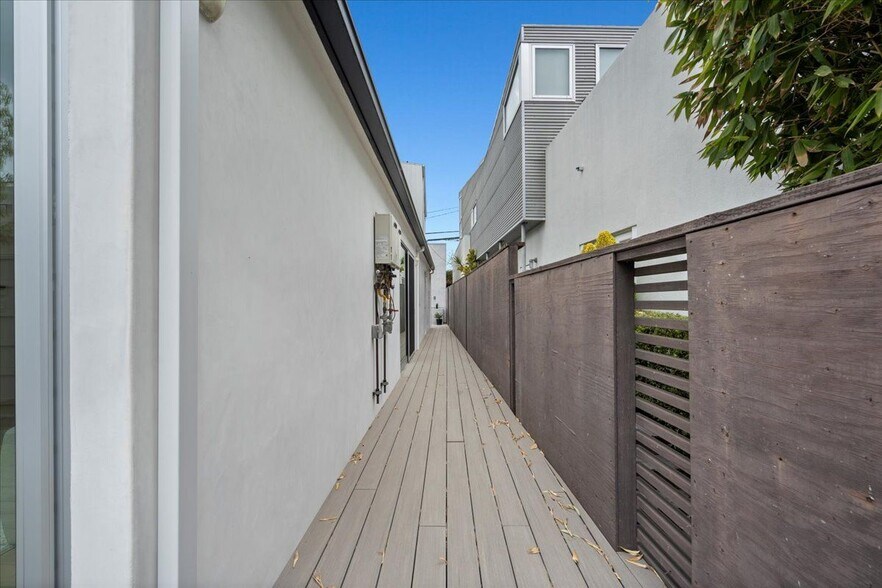 Building Photo - 541 Rose Ave