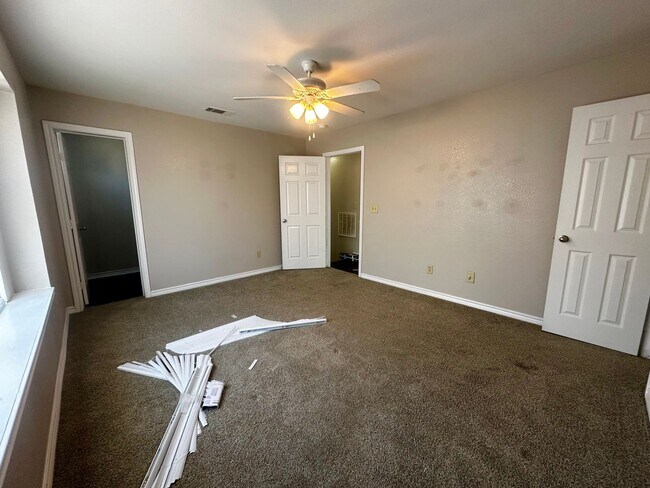 Building Photo - 2527 Pascal Ct