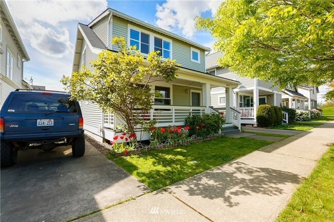 Building Photo - Beacon Hill 3bed 2.5bath Home