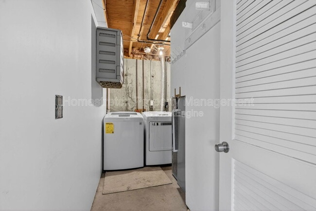 Building Photo - 4 Devondale Pl