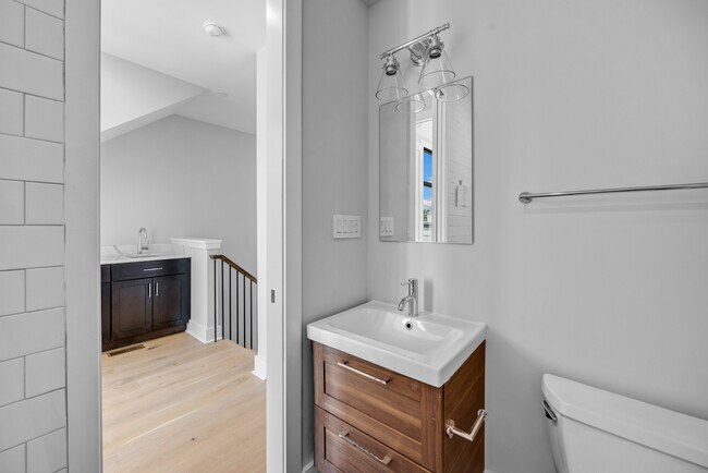 Building Photo - 429 Quincy St NW