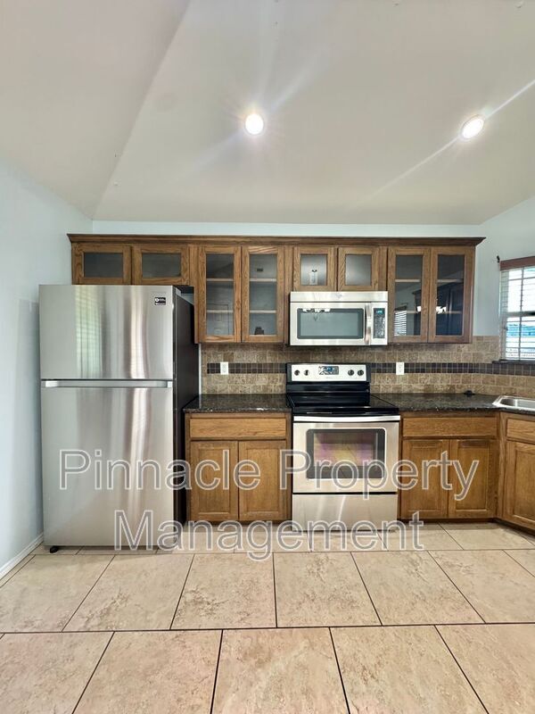Building Photo - 4925 Scarlet Oak Dr
