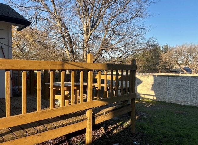 Building Photo - 14557 Robert I Walker Blvd