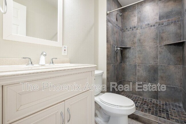 Building Photo - 522 E Balboa Dr